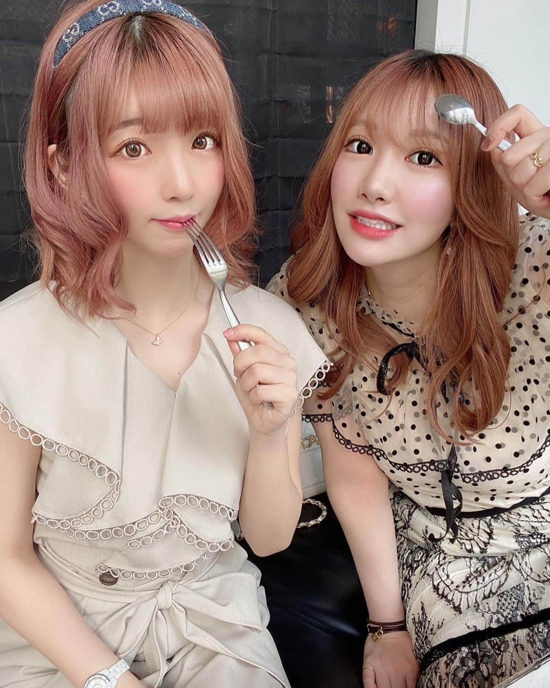 佐倉絆さんのインスタグラム写真 - (佐倉絆Instagram)「若月みいなすごくおもろいしすごく若い😙  #マーサーブランチ銀座 #マーサーブランチテラスハウストウキョウ #トロ突き上げ #🌰🈵 #バインボイン #いつもありがとう #大好きみいなちゃん #ミニハンバーガー美味しかったのに #半分中身だけ落下して #泣いた #アフタヌーンティー #佐倉絆のデブ活」5月1日 23時42分 - kizunasakura