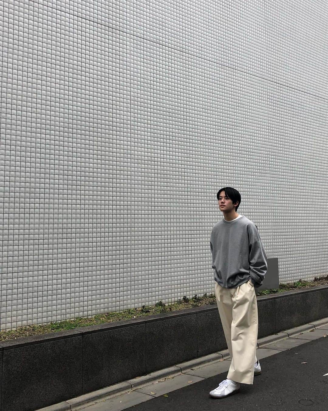 樋之津琳太郎のインスタグラム：「少し前に春服を新調しました！ 今年のGWもお出かけできないので、写真だけ🤳」