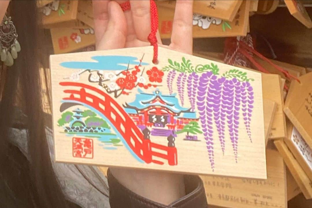 谷中麻里衣さんのインスタグラム写真 - (谷中麻里衣Instagram)「Wisteria flowers a while back 🌸  しばらく前、藤の花を見に亀戸天神へ🥰 菅原道真が祀られているところへのお詣りは受験生のとき以来かも✒️笑 ずっと食べてました😋  #亀戸天神#亀戸天神藤まつり#藤」5月2日 0時09分 - marieyanaka