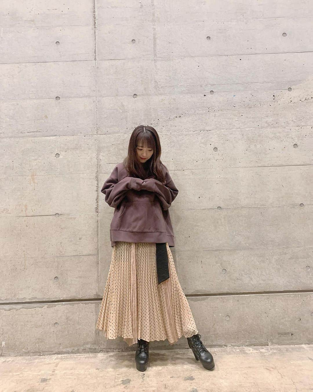 向井地美音さんのインスタグラム写真 - (向井地美音Instagram)「* SNIDELコーデ。 スカートのふわっと透け感が可愛い〜🍂💭 #オンラインお話し会 #snidel」5月2日 0時38分 - ___mion.m