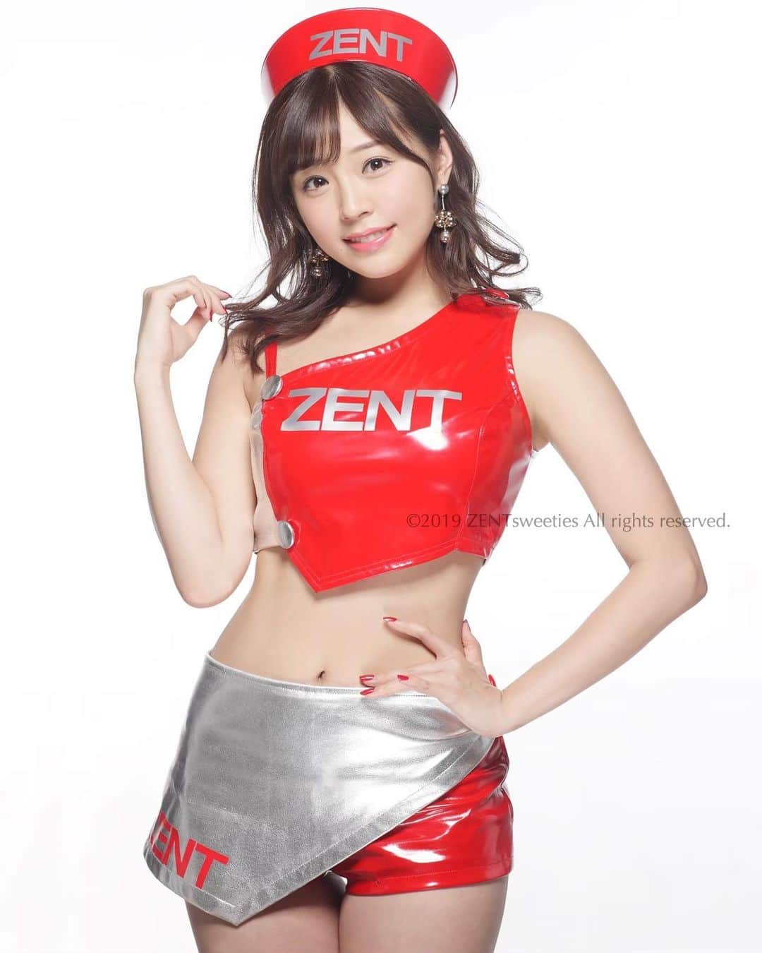 シト山口のインスタグラム：「今日は毎年恒例のZENTsweetiesの公式撮影でした( ´ ▽ ` )ﾉ今年もひとり一人が破壊力のある凄いメンバーで完全燃焼でした！色々とグッズも発売になりますので、宜しくお願い致します🙏🏻🙇🏻‍♂️💕✨ まだ、写真はお見せ出来ないので2019年の永世リーダー川村那月さん💕✨」