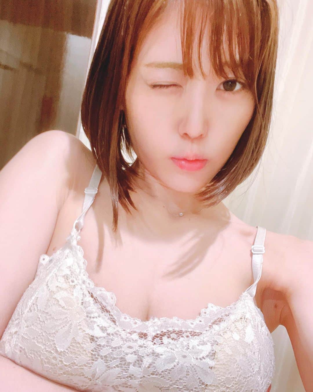 北内みさとのインスタグラム：「今日から５月🥰  最近ガルボ中毒なゎたしですが🍫💕  昔はチョコ食べても平気だったのに ニキビができるようになりました👦💔  でも、やめられないガルボ💕  今日はエステで たくさん流してもらったよ❤️  筋トレも頑張りました💕🌿✨  下半身がなかなか痩せないの💔 🌟 下半身🦵痩せ 教えてくださぃ｡｡😢💞✨✨  ______________________________  【#レバたんチャンネル 】  ▷#YouTube 始めました💕  ▷#チャンネル登録お願いします 💞💞  #エステ #エステサロン #ダイエット #美容 #美容垢 #美容好き #美容好きな人と繋がりたい #筋トレ #ems #カッピング #beauty #diet #エステ好き #美容マニア #痩せたい #followme #instagood #youtuber #youtubers   美容アカ ▷@yuuna_make_up」