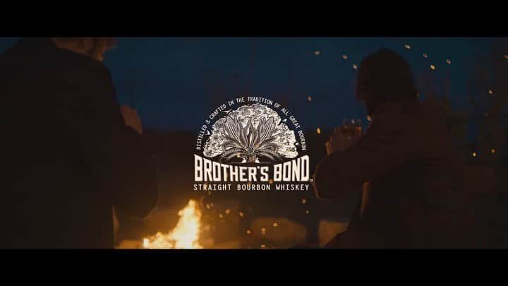 ポール・ウェズレイのインスタグラム：「Repost @brothersbondbourbon  Each moment of our friendship has led us here, to create this exceptional bourbon that we are thrilled to share with you. Friends, we're thrilled to announce that our bourbon is rolling out in select states in the US. Our #timetobond is only just beginning, and we're thrilled you're here to share this journey with us. Your support means the world. Cheers! #brothersbondbourbon  🎥 @deanbradshaw」