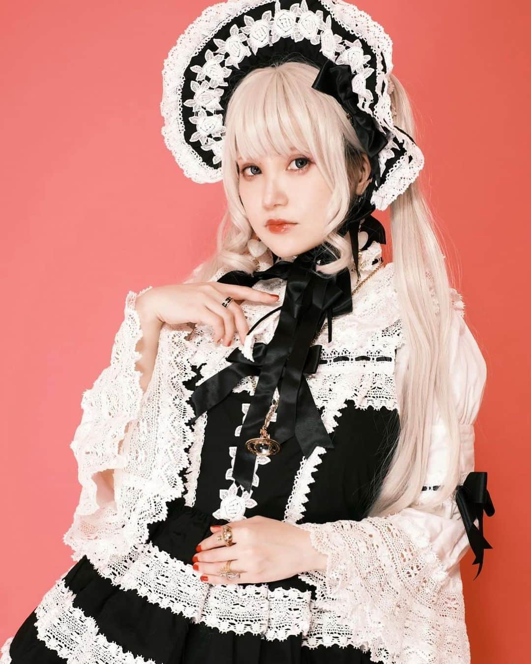 赤木クロのインスタグラム：「ロリィタ🖤 BABYさんのエリザベスJSK  、 、 、 、 、 、 、  #anime #animegirl #animejapan #animeworld #japan #japanesegirl #日本  #comic #cos #cosplay #cosplayer #cosplaygirl #cosplayers #コスプレ #コスプレイヤー  #gravure  #lingerie  #일본여자 #코스프레 #그라비아 #角色扮演遊戲　#lolita #lolitafashion #ロリィタ #ロリィタファッション」