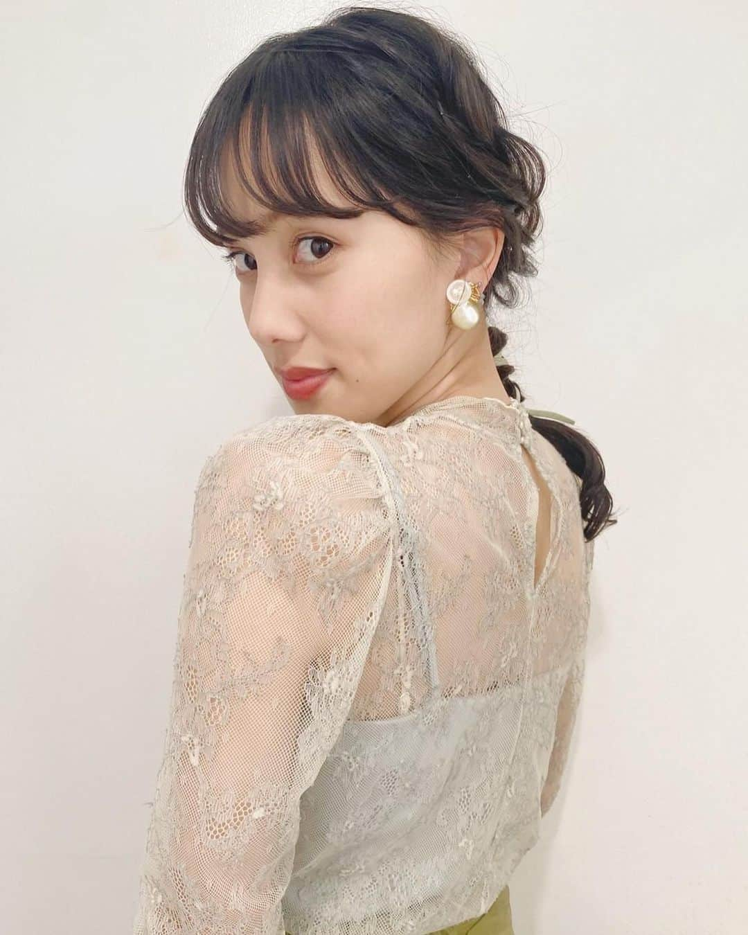 奥村真友里さんのインスタグラム写真 - (奥村真友里Instagram)「こんな可愛らしい衣装やヘアスタイルでライブしたのはアイドル時代にも記憶にありません🥺笑  #トライシグナル#trisignal #ライブ#ステージ衣装#ヘアアレンジ #愛媛#松山#ehime#matsuyama」5月2日 14時20分 - mayuri_okumura