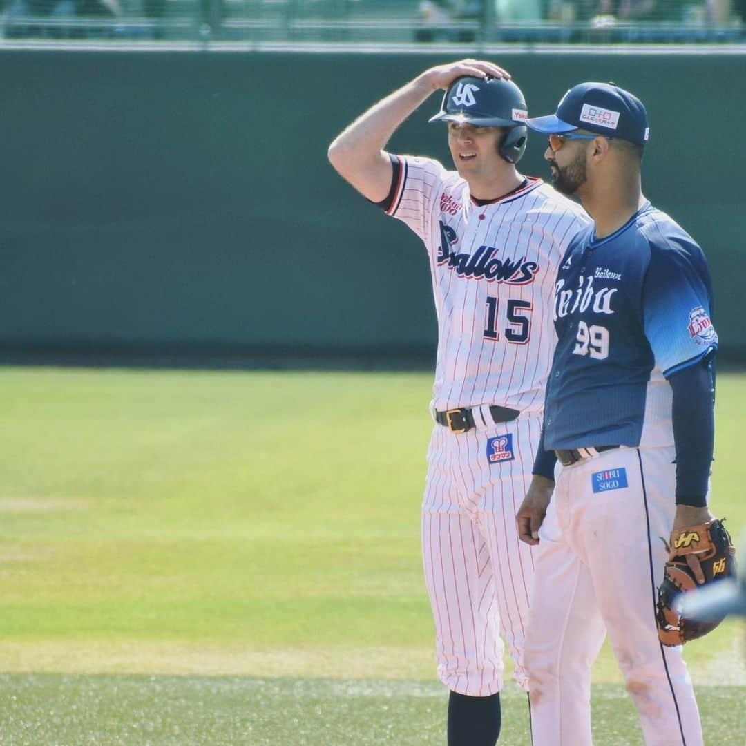 リック・バンデンハークさんのインスタグラム写真 - (リック・バンデンハークInstagram)「The photos says it all.   1st at bat of the year.   Baseball is good!  #npb #Swallows #バンデンハーク」5月2日 14時13分 - rick_vdhurk