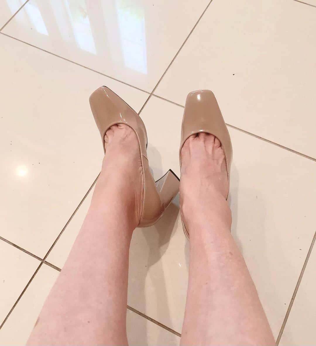 高見恭子さんのインスタグラム写真 - (高見恭子Instagram)「未だ知らない 素敵な場所へ 連れて行ってくれる靴が あなたを待っている。 ＃high heel大好き ＃high heel mania」5月2日 7時12分 - takami_kyoko