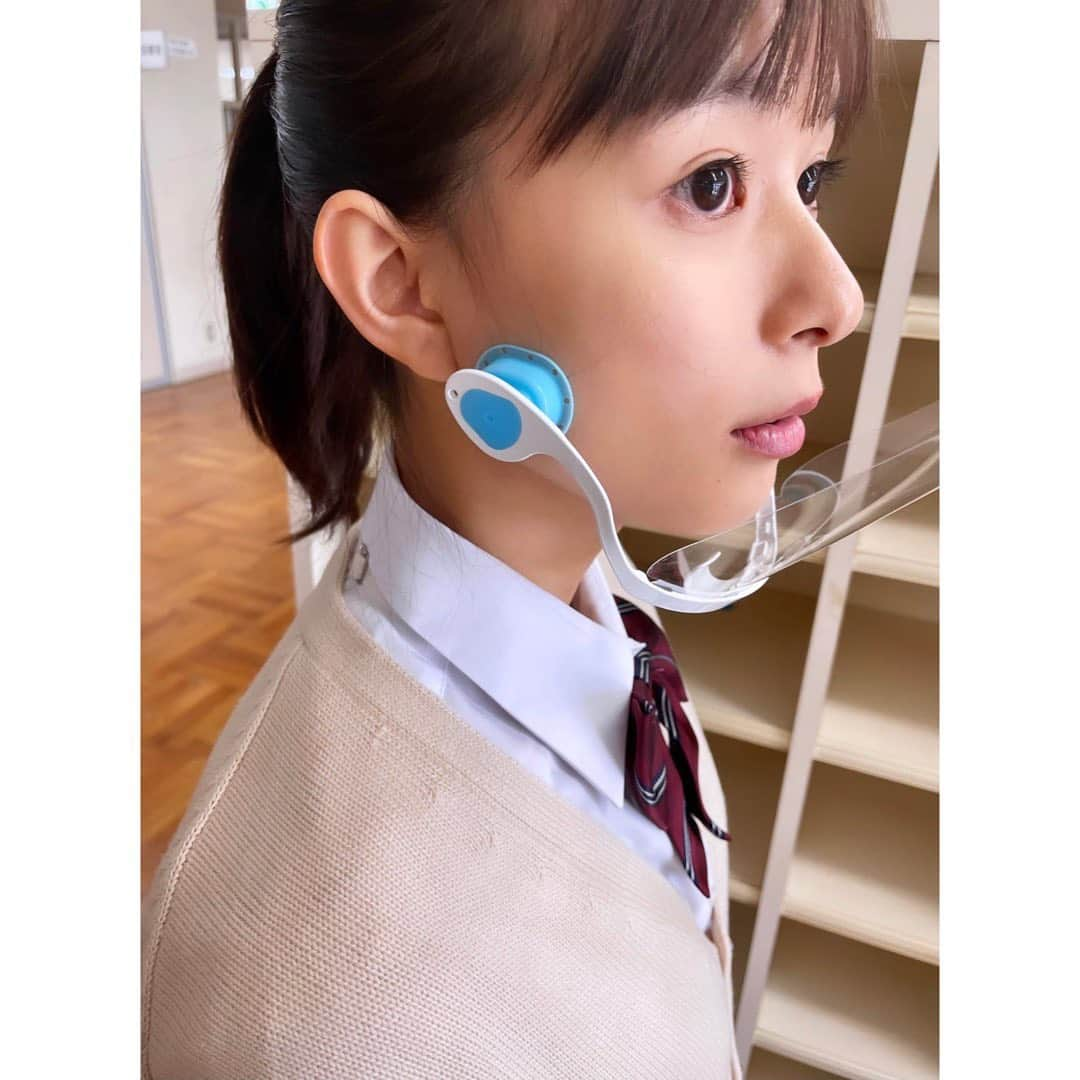 芳根京子さんのインスタグラム写真 - (芳根京子Instagram)「制服姿、まだあった🤭 いろんな現場で「制服まだいけるねぇ！」と言っていただきます。 そうか。良かった。　 ありがとうございます🐶  #コントが始まる」5月2日 7時33分 - yoshinekyoko