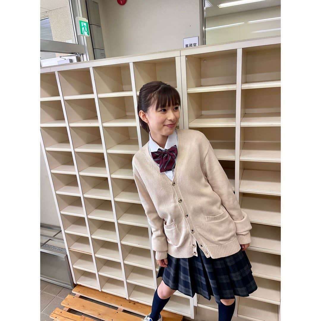 芳根京子さんのインスタグラム写真 - (芳根京子Instagram)「制服姿、まだあった🤭 いろんな現場で「制服まだいけるねぇ！」と言っていただきます。 そうか。良かった。　 ありがとうございます🐶  #コントが始まる」5月2日 7時33分 - yoshinekyoko