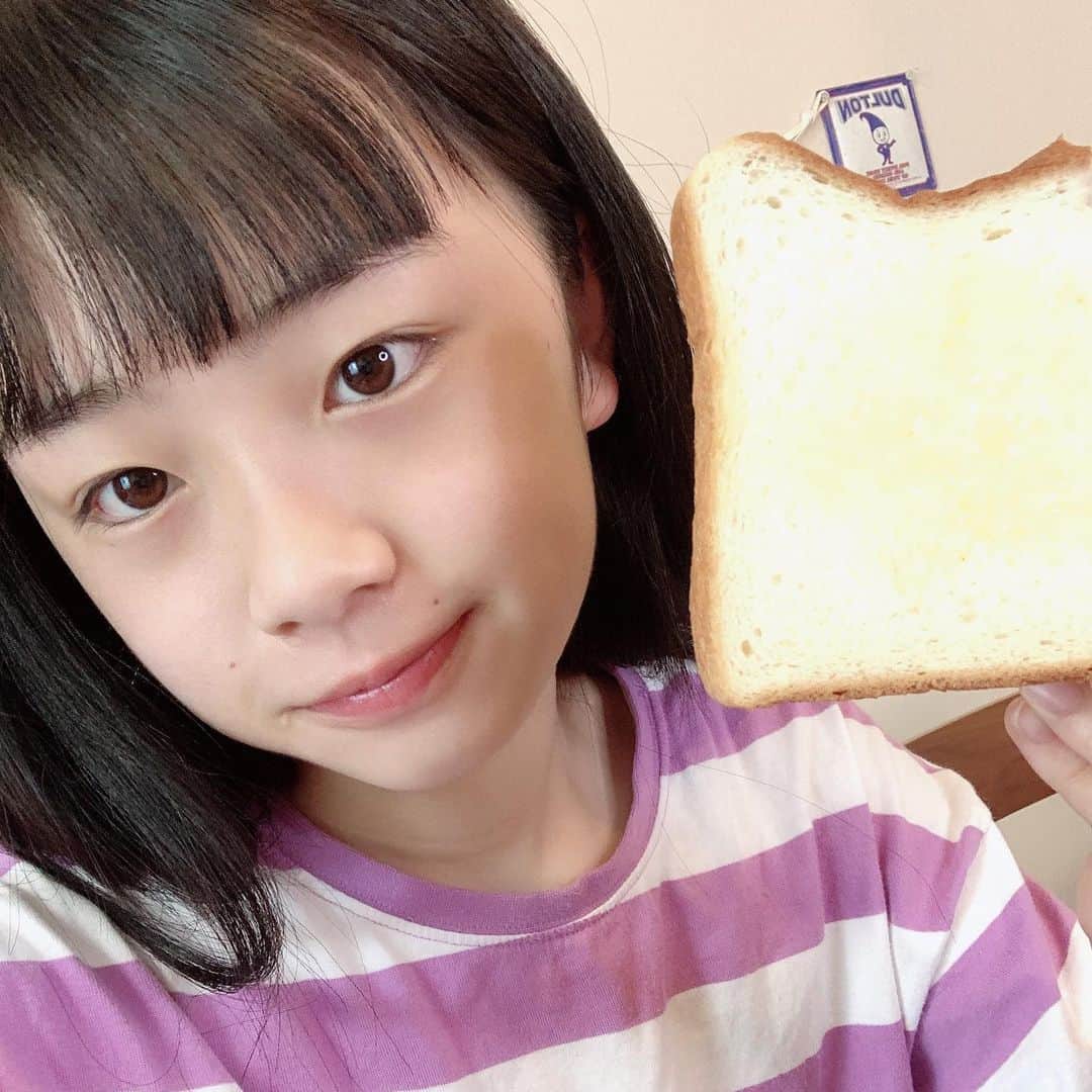ひまひまチャンネルさんのインスタグラム写真 - (ひまひまチャンネルInstagram)「食パンと私🍞🙋‍♀️ おはようございます！！  今日は企画で、沢山インスタ投稿していきます！！！  イイネお願いします☀️  皆さんは食パンに何を塗りますか？？   #ひまひまチャンネル #企画  #食パン #10時台の投稿」5月2日 10時08分 - himahima_channel