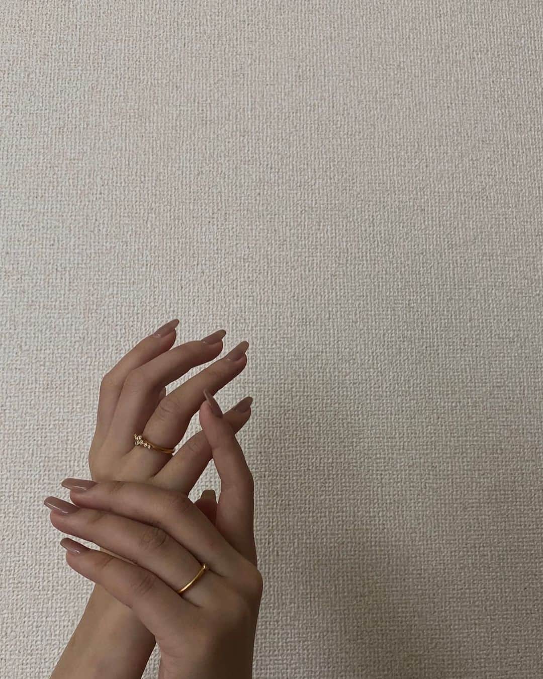 のインスタグラム：「New nails  @____.micco.____  @_ange_yoshida_  @ange.0922   ここのサロンは丁寧で本当にみんな上手。 いつもありがとうございます✨  #ange久我山#nails#simplenails#ワントーンネイル#シンプル#ネイル#おとなかわいい#久我山#ネイルサロン」