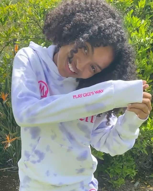 ダニジョーのインスタグラム：「Repost from @yarashahidi • 💫 Happy birthday, Gigi 💫 Grateful to celebrate her impact with this heartfelt collab from @vanessabryant x @dannijo! All proceeds go to continuing the work of @mambamambacitasports #PlayGigisWay ❤️」