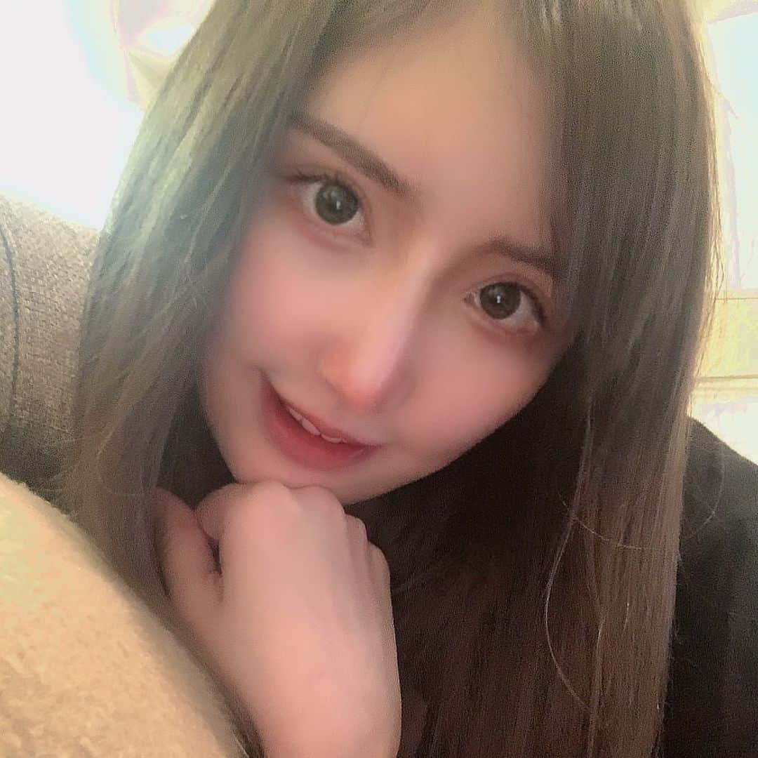 楪カレンのインスタグラム：「天皇賞・春が楽しみで早起き🥰  #av #av女優 #天皇賞春 #競馬 #楪カレン #ユズリハって読むのよ」