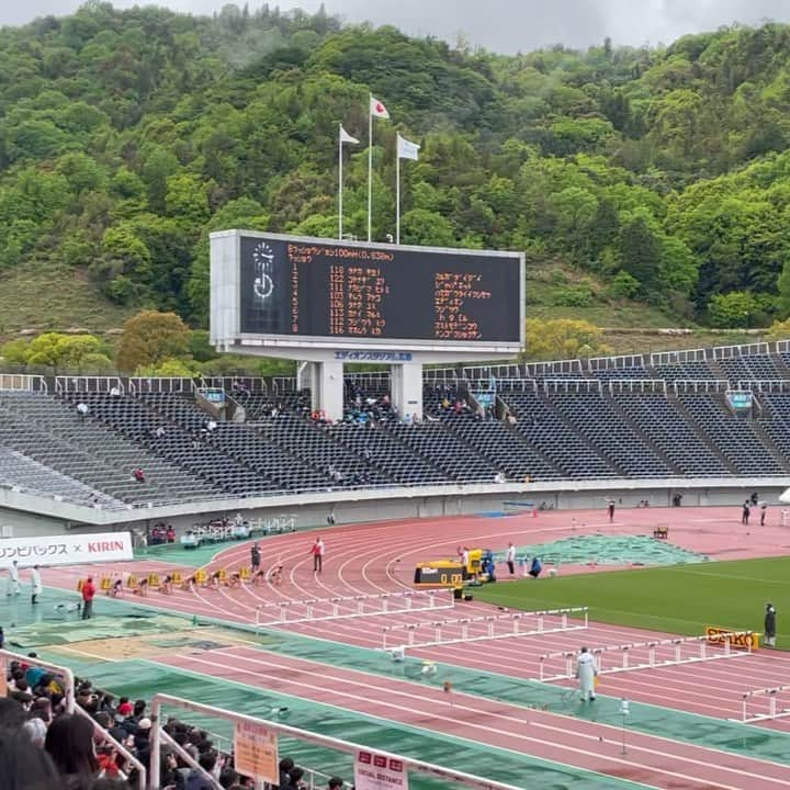 木村文子のインスタグラム：「織田記念陸上⭐️ 久しぶりの100mHのレース🏃‍♀️ 今シーズンの初戦を無事に走り切ることができて良かったです😌 A決勝で走ることが出来なかったのはとても残念ですが、広島の皆さまの温かい声援をいただきながら走れるレースはとても力になりました😊💪変わらず応援・サポートしてくださる方々に感謝です🙇‍♀️  雨の中、応援ありがとうございました☺️✨次戦に向けて調整を続けていきたいと思います🏃‍♀️☀️  #広島 #初戦 #織田記念陸上  #hiroshima #race」