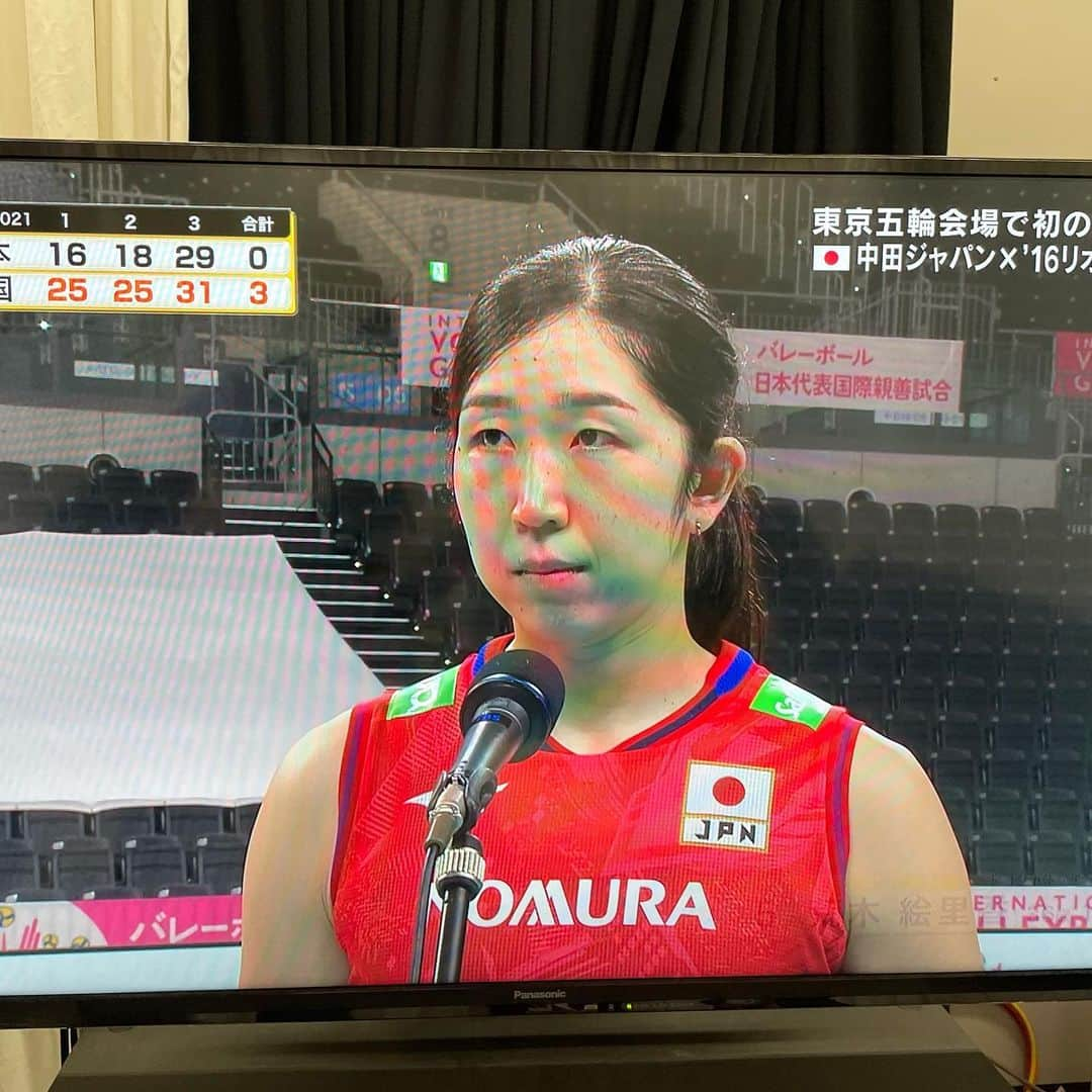 狩野舞子さんのインスタグラム写真 - (狩野舞子Instagram)「・ 東京チャレンジ2021 VS中国🇨🇳 ・ 男子🇯🇵3-2🇨🇳 女子🇯🇵0-3🇨🇳 ・ 私は男子のコートエンド解説をさせていただきました🎤 初田アナウンサー、日比アナウンサー、山本隆弘さん、ありがとうございました✨ ・ 女子は昨日の1試合のみだったのですが、今日は男子の試合がフジテレビで夜7時〜生放送されます🏐 ぜひご覧ください😊 ・ #バレーボール #東京チャレンジ2021  #JPN #CHN #有明アリーナ」5月2日 12時42分 - kanochan715