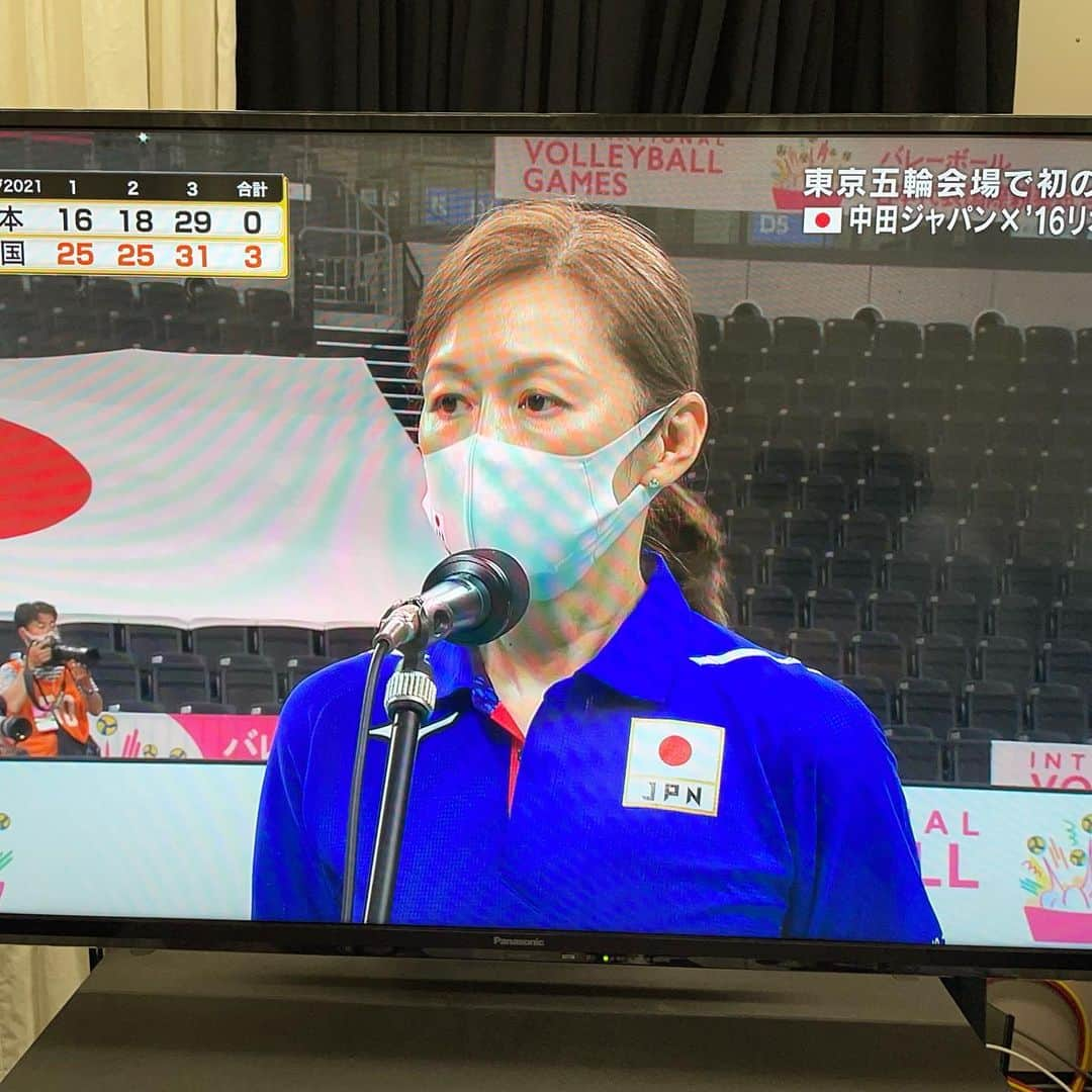 狩野舞子さんのインスタグラム写真 - (狩野舞子Instagram)「・ 東京チャレンジ2021 VS中国🇨🇳 ・ 男子🇯🇵3-2🇨🇳 女子🇯🇵0-3🇨🇳 ・ 私は男子のコートエンド解説をさせていただきました🎤 初田アナウンサー、日比アナウンサー、山本隆弘さん、ありがとうございました✨ ・ 女子は昨日の1試合のみだったのですが、今日は男子の試合がフジテレビで夜7時〜生放送されます🏐 ぜひご覧ください😊 ・ #バレーボール #東京チャレンジ2021  #JPN #CHN #有明アリーナ」5月2日 12時42分 - kanochan715