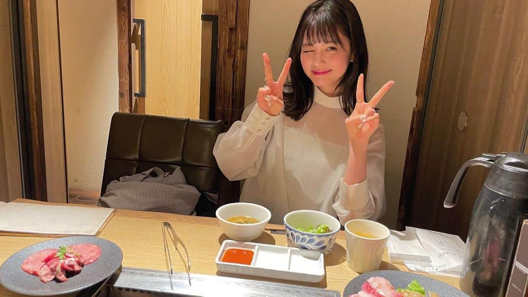 愛花さんのインスタグラム写真 - (愛花Instagram)「結構前にかわい子ちゃんと美味しいお肉とおちゃした日🤤🤍にひひ」5月2日 12時46分 - hi_erica_official