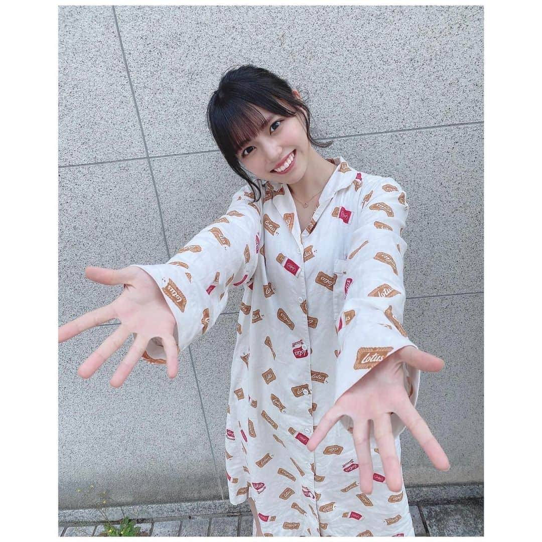 岩田陽菜さんのインスタグラム写真 - (岩田陽菜Instagram)「お話会2日間ありがとう〜！﻿ ﻿ 1日目はパジャマ❤﻿ おいで？˘ᵕ˘﻿ ᶻᶻᶻ ﻿ ﻿ #パジャマ#Lotus#ジェラピケ#jelatopique#柄#お菓子#ヘアアレンジ#ポニーテール」5月2日 22時38分 - hina_naso_stu48