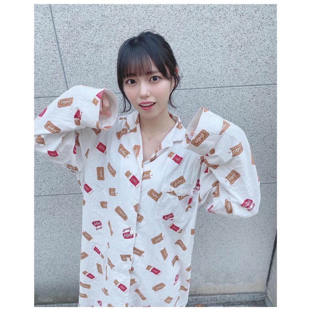岩田陽菜のインスタグラム：「お話会2日間ありがとう〜！﻿ ﻿ 1日目はパジャマ❤﻿ おいで？˘ᵕ˘﻿ ᶻᶻᶻ ﻿ ﻿ #パジャマ#Lotus#ジェラピケ#jelatopique#柄#お菓子#ヘアアレンジ#ポニーテール」