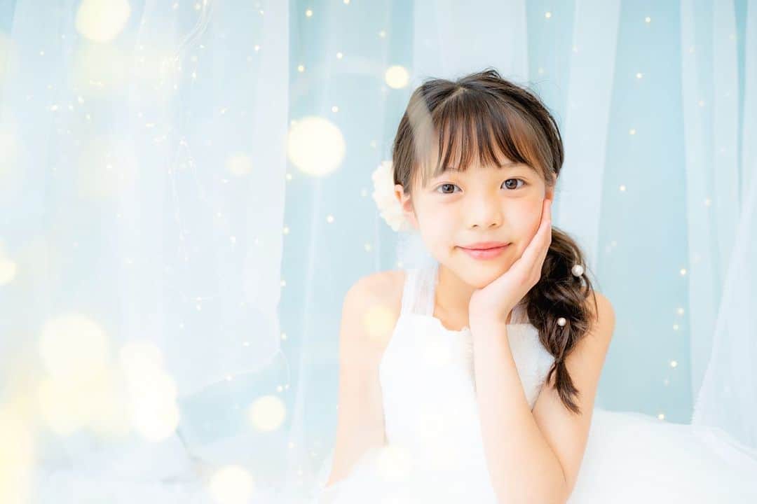 Yukiさんのインスタグラム写真 - (YukiInstagram)「5月もよろしくお願いします☺️💕  長女はもうすぐお姉さん歴8年になります😉💓  双子ちゃんが今月で8歳になるなんてまだまだ信じられない🥺✨  G.W.はおうちで のんびり過ごしてます☺️✨  @lovst_kichijoji  のソロショットはいつの間にこんなに嬉しそうな写真を撮ってくれてたのー😍と毎回びっくり☺️💕  親子で楽しい時間をありがとうございます☺️✨」5月2日 22時52分 - yukikuu96