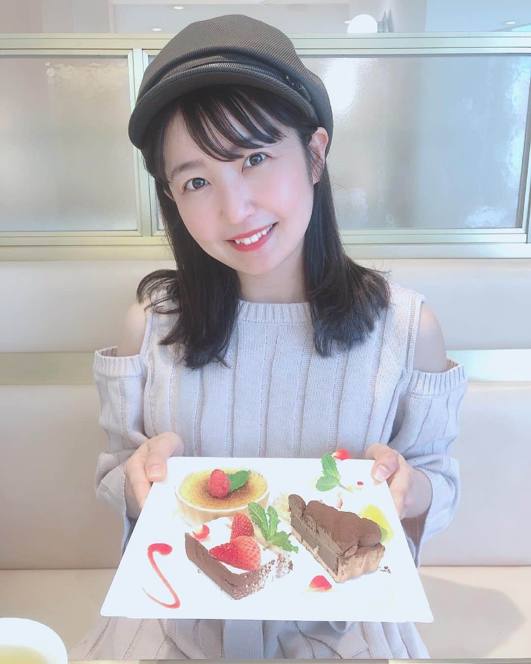 惣田紗莉渚のインスタグラム：「かわいいワンピースを着て 甘いものを食べた時の #過去pic  #micoameri」
