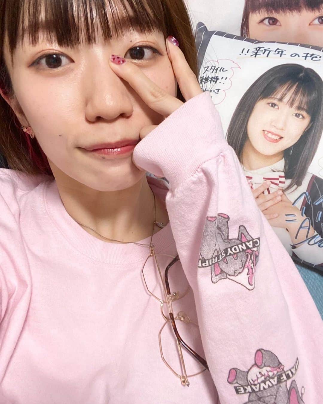 ぱいぱいでか美のインスタグラム：「20代最後の日はお家で好きなものに囲まれて過ごしてます . 仕事終わって帰宅して ピンクの象の服で大好きな家で マターリしとります  　 　 ∧＿∧　  　（　´∀｀）  　（　　　　）  　　｜ ｜　｜  　（_＿）＿）  素敵なみんなに恵まれて楽しい20代だったー！ この調子で30代も楽しみます✌︎ . #ぱいぱいでか美 #でか美ちゃん」