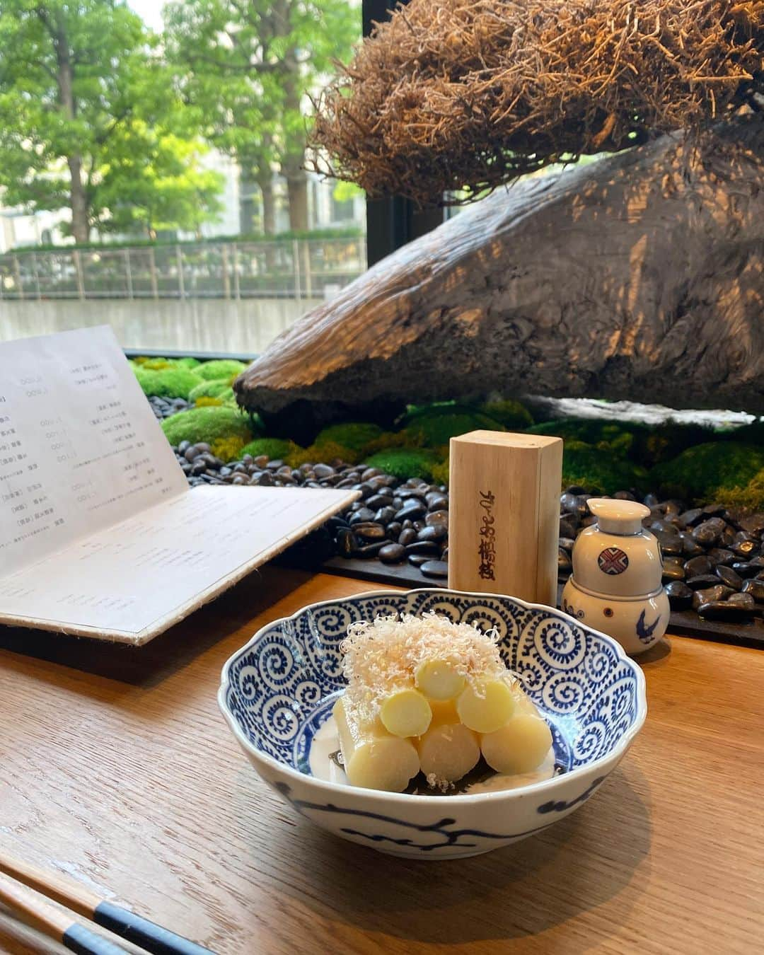 矢田伶華のインスタグラム：「🍚🍣  久々の外食。 ここおいしかったなぁ🥢 写真にないけどのどぐろちゃん優勝🐟  雰囲気も良くて素敵なとこだった🌼  もう最近断然和食がすき。  #創和堂 #恵比寿グルメ #和食 #のどぐろ #だいすき」