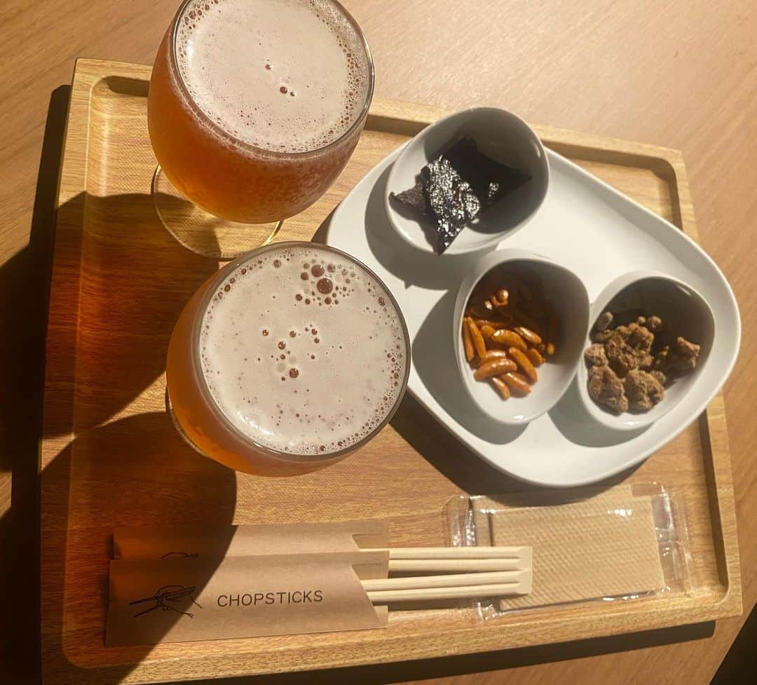荻野由佳さんのインスタグラム写真 - (荻野由佳Instagram)「お酒は普段ほとんど飲みませんが この間お仕事終わりに、りかちゃんと 美味しいカレーを頂きながらビールで乾杯しました笑！🍻 日本酒ものんでみました🍶新潟を感じた🌾 大人になった気分😽  TABIBAR&CAFE 駅の中にあるお店で新潟を堪能できて とてもおすすめです 新潟に来た際は、ぜひ😻 ちなみに2階の席は雰囲気良くてずっといちゃう！笑」5月2日 16時43分 - ogiyuka_ippaiwarae216