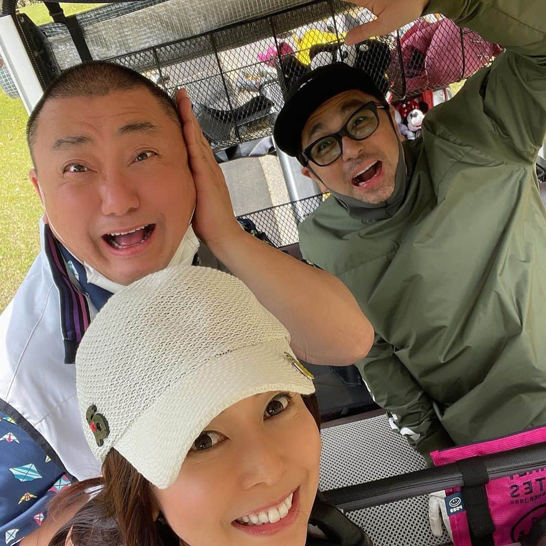 宮崎宣子さんのインスタグラム写真 - (宮崎宣子Instagram)「山本さんとマッコイさんとゴルフ⛳️🏌️‍♀️ 2人の普通の会話がけいちょんチャンネルでした🤣 私は、めちゃくちゃ下手でしたが、 このお二人とご一緒させて頂けたことに感謝🙏💕  @archivio.official_online  の夏らしいウエアでめちゃくちゃテンション上がって楽しかったです⛳️🙌  #golf #golfwear  #archivio #アルチビオ #golfgirl #けいちょんチャンネル #生で見られた #マッコイさん #山本圭壱さん #仲良しな2人 #お邪魔しました」5月2日 16時55分 - miyazaki_nobuko