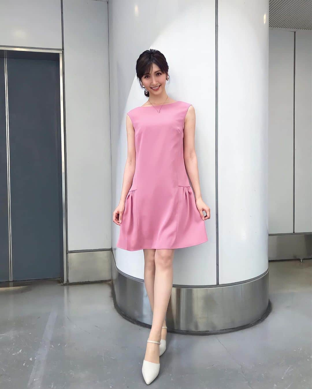 横山ルリカさんのインスタグラム写真 - (横山ルリカInstagram)「. #🎀🎀🎀  #競馬BEAT 👗 #dress #apweiserriche  #apweiser_luxe #pink #久々の膝上」5月2日 17時51分 - rurika_yokoyama_official