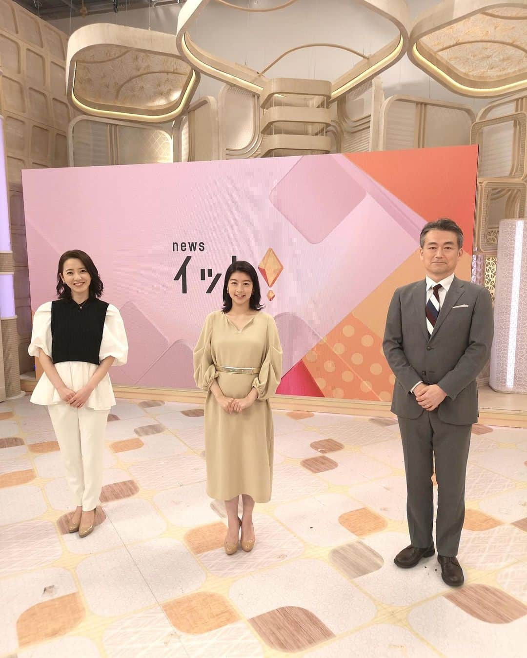 フジテレビ「プライムニュース イブニング」さんのインスタグラム写真 - (フジテレビ「プライムニュース イブニング」Instagram)「大型連休も後半に突入ですね。﻿ がまんの日々が続きますが、みなさん素敵な休日を!﻿ ﻿ きょうもご覧になっていただきありがとうございました。﻿ ﻿ 生野陽子﻿ #BEATRICE @beatrice_fsf﻿ ﻿ 内田嶺衣奈﻿ #CELFORD @celford_official﻿ ﻿ #生野陽子﻿ #内田嶺衣奈 @reina.uchida﻿ #奥寺健 @fujitv_announcer﻿ #永尾亜子 @ako_nagao﻿ #フジテレビ﻿ #アナウンサー﻿ #ニュース」5月2日 18時23分 - livenews_it