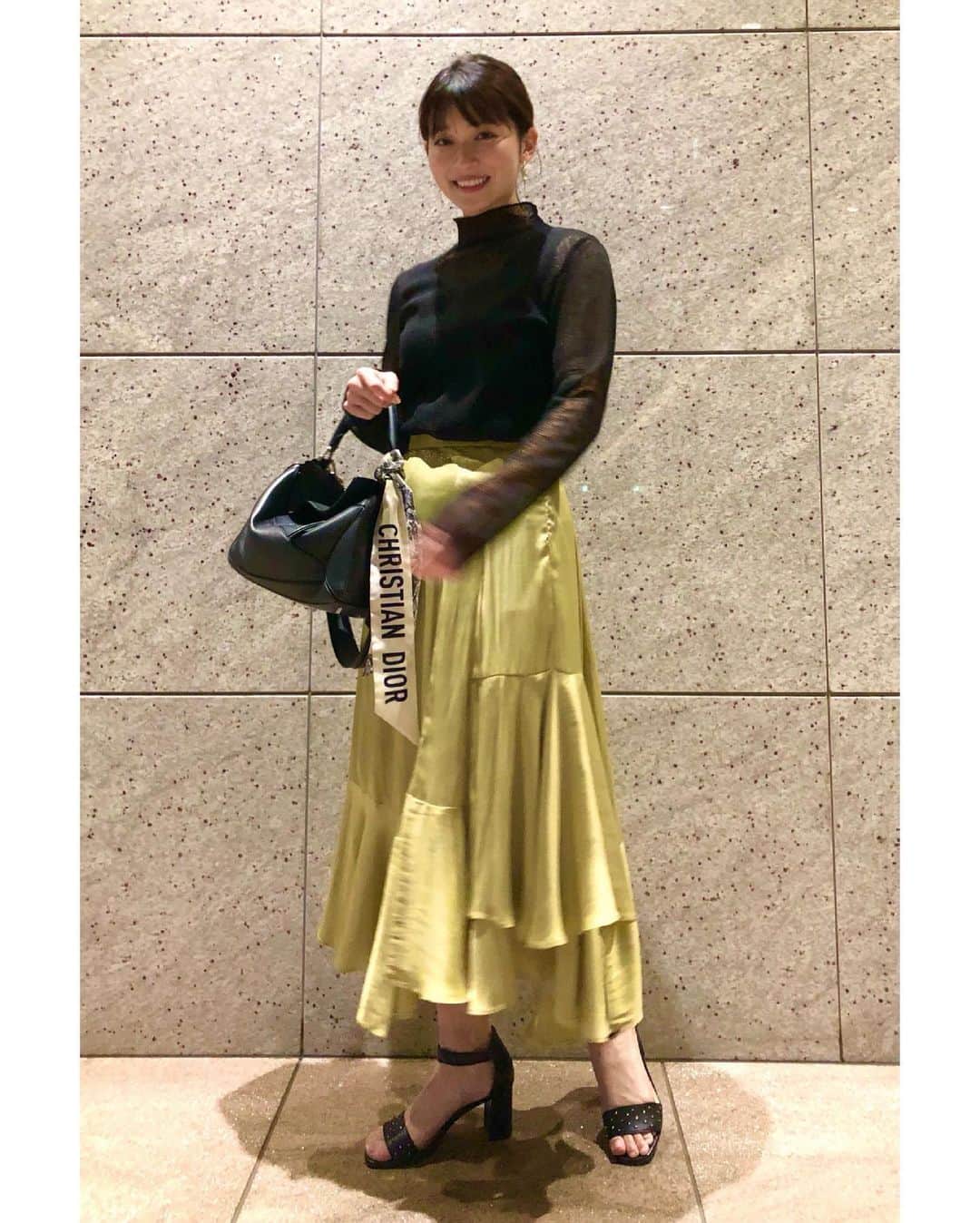 山本里菜さんのインスタグラム写真 - (山本里菜Instagram)「. ❤︎私服❤︎ . tops  @cocodeal_official  skirt  @lilliancarat_official  shoes @dianashoespress  . #私服　#ootd #fashion #ヘアアレンジ」5月2日 18時35分 - rinayamamoto_0622