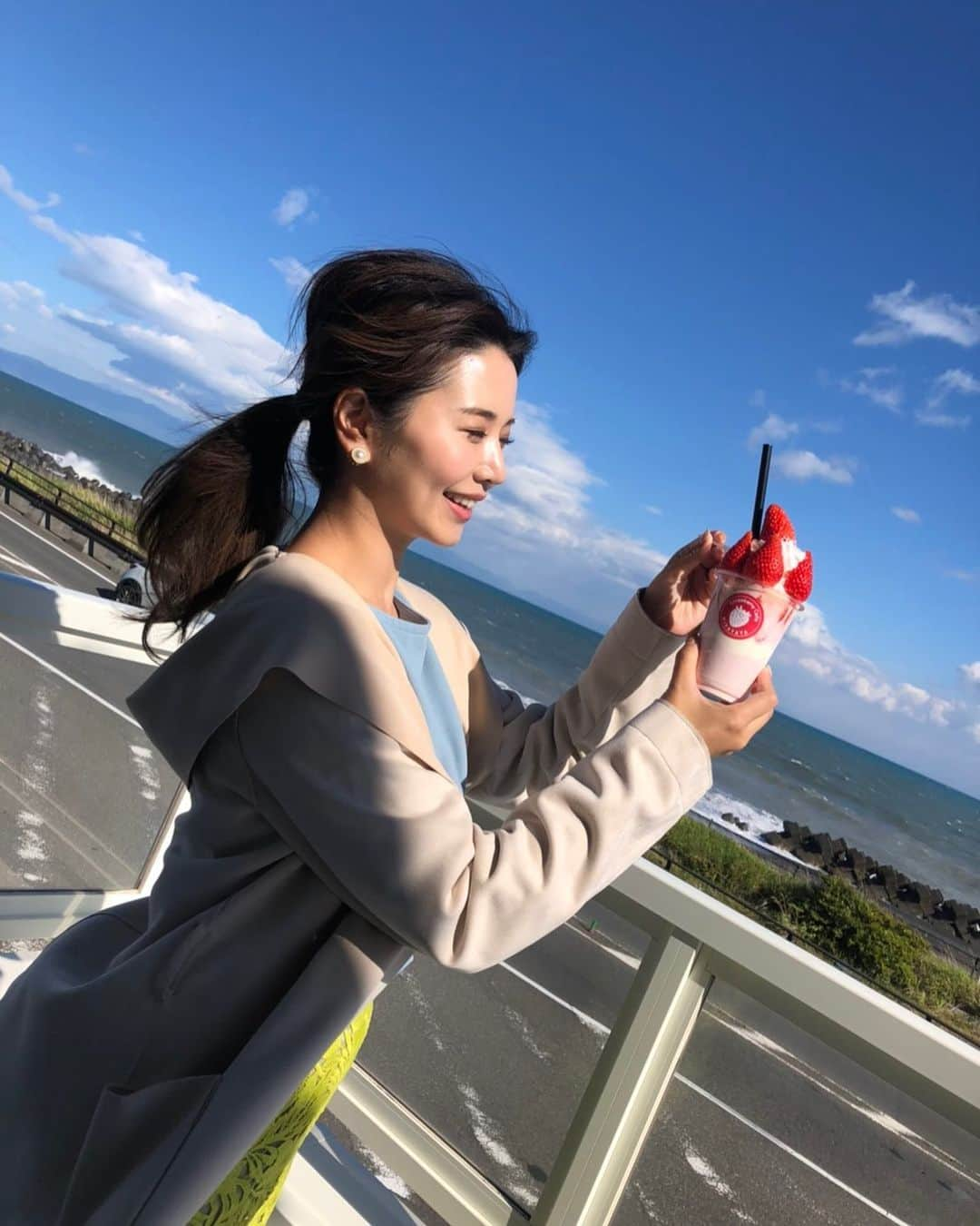 大槻有沙のインスタグラム：「No filter🌞  風がめちゃ強かったけど天気良かったね〜🍓！  ・ #静岡  #久能街道 #いちごシェイク #SBSテレビ #soleいいね #静岡発そこ知り #SBSラジオ #静岡放送 #鉄崎幹人のWASABI #WASABI #アナウンサー #大槻有沙 #follow #followme #instagood #instadiary #instalike #instamood #instalove #instafollow」