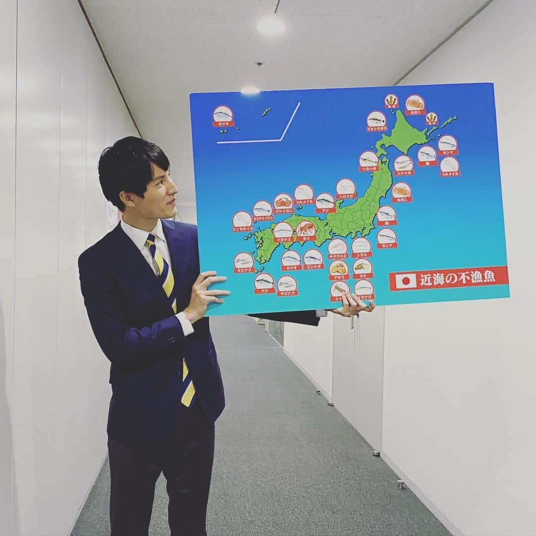 テレビ朝日「グッド！モーニング」さんのインスタグラム写真 - (テレビ朝日「グッド！モーニング」Instagram)「佐々木一真です。 一昨日は金曜ニュースウォーカーでした！  日本近海で近年起きている不漁… 各地で姿を消す名産品の数々…  漁業大国日本に今一体何が起きているのか⁉︎ これまで日本の魚を守ってきた、不漁検討会座長の宮原先生にお話を伺ってきました。 YouTubeにもアップされていますのでぜひ！  #グッドモーニング #農林水産省 #不漁 #不漁検討会 #宮原正典 先生 #ケンサキイカ #さくらえび  #明石たこ #かつお #しらす #ハタハタ #すけとうだら  #しろざけ #するめいか  #さんま #地球温暖化 #佐々木一真」5月2日 18時53分 - good_morning_ex