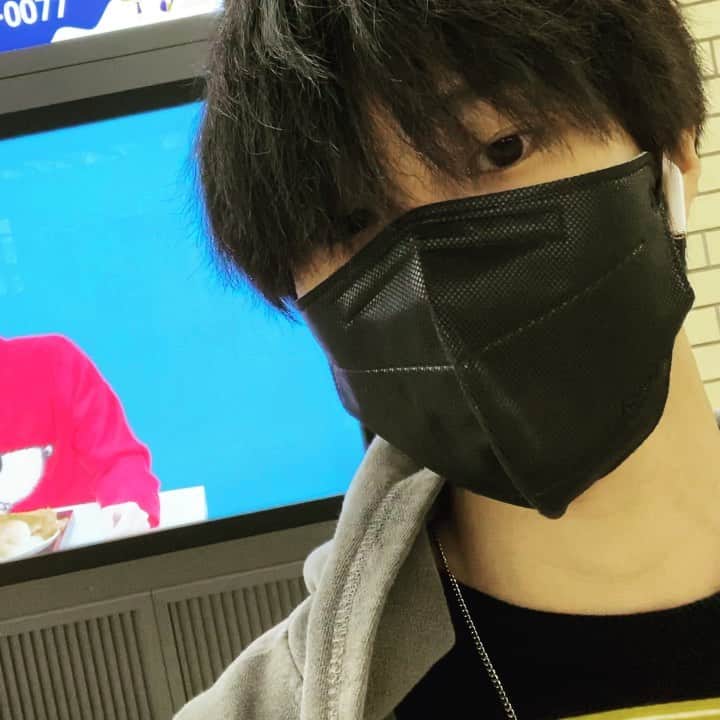 のインスタグラム：「😀 지하철1,2,3,4호선 ,G버스 , 휴게소에서 저와 함께해요 🤩🤩🤩」