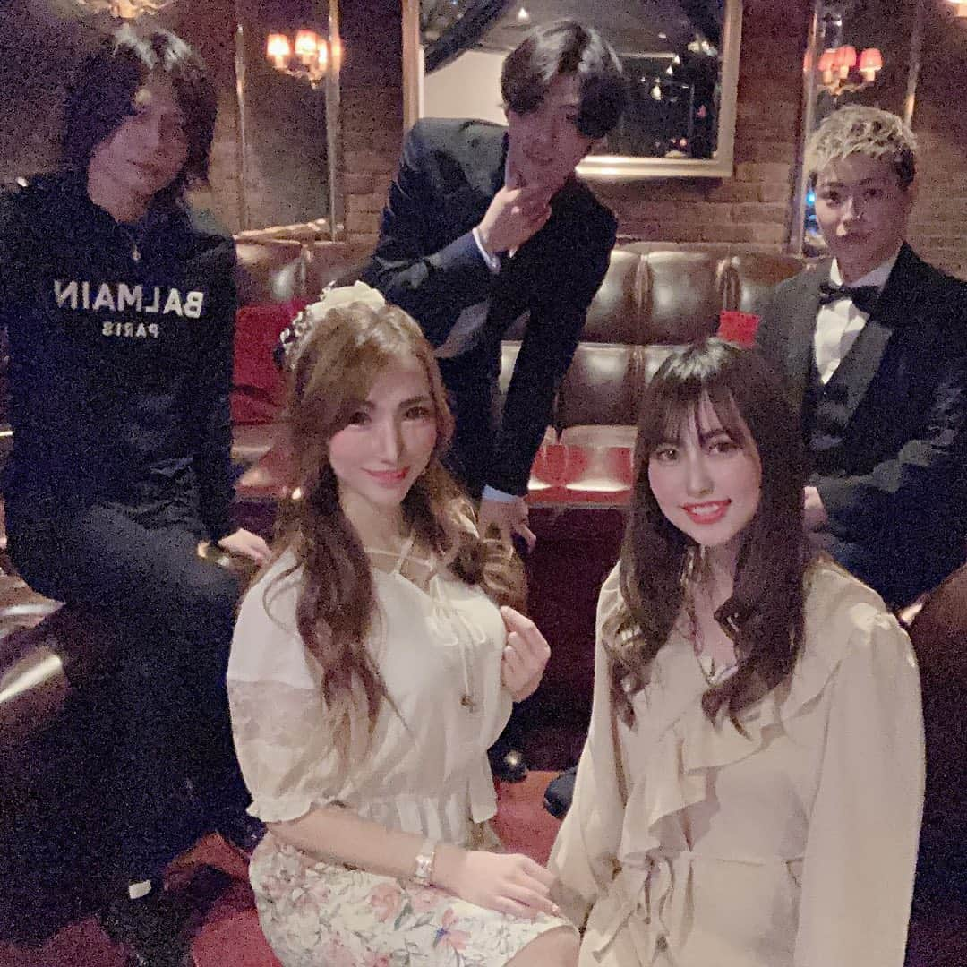 明星優花さんのインスタグラム写真 - (明星優花Instagram)「先日のお茶会🫖✨ 我が社😍 SHINY🌟STAR のライバー達とパチリ📸  現在は全国から70名近くのメンバーがうちのの会社に所属し、皆んなで協力し合い、楽しく頑張ってます😆  イベントで、一位🏆や、高成績🥇🥈🥉を獲得するメンバーもチラホラ✨  イケメンイケジョが大集結の SHINY🌟STAR に今後もご期待下さい🙇‍♀️  また、当社はいつでもやる気のあるメンバーを募集中🤩 HPのLINE@やDMからも応募お待ちしてます😎 （17Live非認証無所属、やる気ある美男美女限定）  #インスタ映え #インスタ映えスポット  #インスタ映えカフェ  #美男 #美女 #可愛い #Live配信 #Live配信アプリ #17Live #17Liver #イチナナ #イチナナライブ　 #イチナナライバー #ライバー女子 #トップライバー #やる気ある方募集 #ライバー募集  @8_liver_8   @shiny_star_17  @b_b_j.j  @b.j_b.j」5月2日 19時47分 - yuka1219yuka