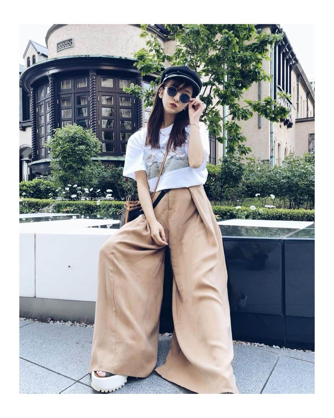 板野友美さんのインスタグラム写真 - (板野友美Instagram)「💋🕶  #fashion #ootd #友Style」5月2日 21時18分 - tomo.i_0703