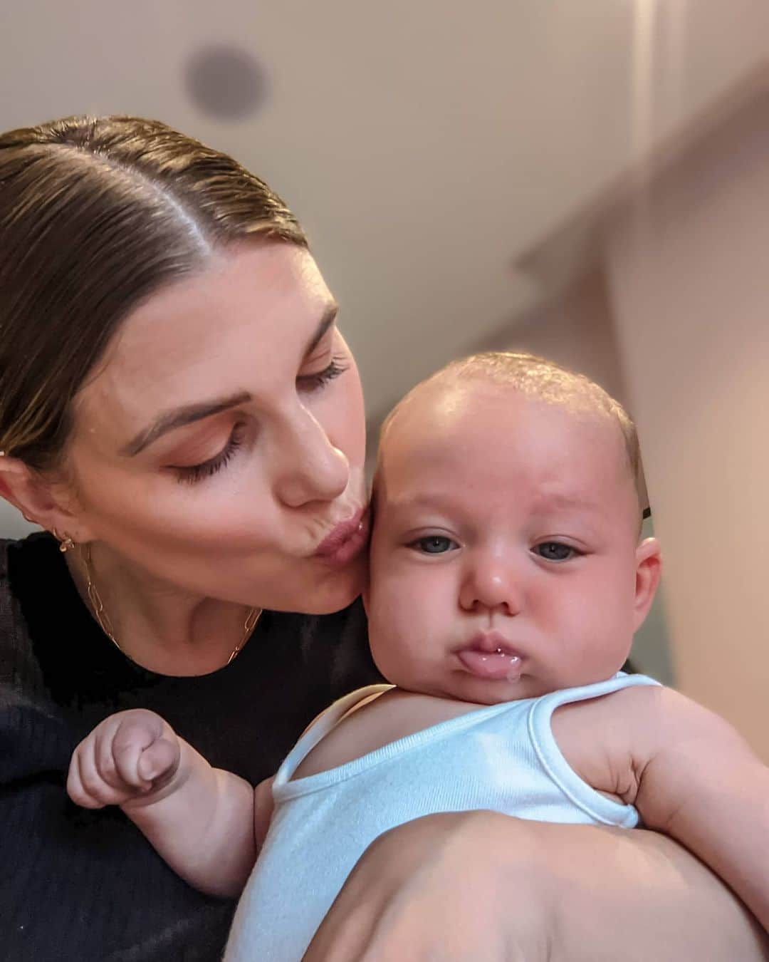 Ashley Jamesさんのインスタグラム写真 - (Ashley JamesInstagram)「I can't tell you how nice it is to see a smile back on this boy's face - what a week we've had. Thought I'd do a little photo dump and a bit of a check in. 💁🏼‍♀️🗑️  Alf's top right front tooth is now poking out, and so it's been a week of intense teething pain and congestion.   This has meant the little man has been unable to lie down without getting all blocked up, so lots of cuddles and sit up sleeping has been required which means a very tired mummy and daddy. Honestly, it's exhausting but I really don't like the concept of describing babies as 'good' or 'bad' sleepers - they're just little babies with different and ever changing needs.  I'm very happy to provide cuddles. Oh and Ashton & Parsons teething gel - that stuff has been a godsend. Thank you everyone for recommending it, and for just getting me through this week.   Postnatally - physically I feel a LOT stronger (16 weeks pp). I'm still seeing @martakinsella once a week, but I've had no incontinence (WAHEYYYY) and I've been feeling stronger since I upped my protein with my daily breakfast smoothie.  Mentally I've been a bit all over the place though. It's weird to describe, because it's like I'm happy and in love and count my blessings every day. But I also feel a bit numb and like everything is a bit cloudy. I'm just allowing these feelings, and also accepting the help and support - we had Tommy's parents here for a few days and of course our Doula @thesurreydoula.  Someone made me feel really reassured with advice this week. They said: "Ashley, you've gone from being single and travelling the world for both work and play, you've gone from DJing a few nights a week and going into TV studios and events... To now living in a global pandemic with a live-in boyfriend and a baby - all whilst recovering from childbirth. You can be happy as anything, but it's still a huge adjustment and will take time to figure out what works for you". It sometimes takes people stating the obvious to make you feel better. I hope that helps anyone else.  So yeah I'm just taking it day by day, not overthinking anything.   For now though, it's just bloody lovely to have a smiling baby again and a long weekend. ❤️」5月2日 21時49分 - ashleylouisejames