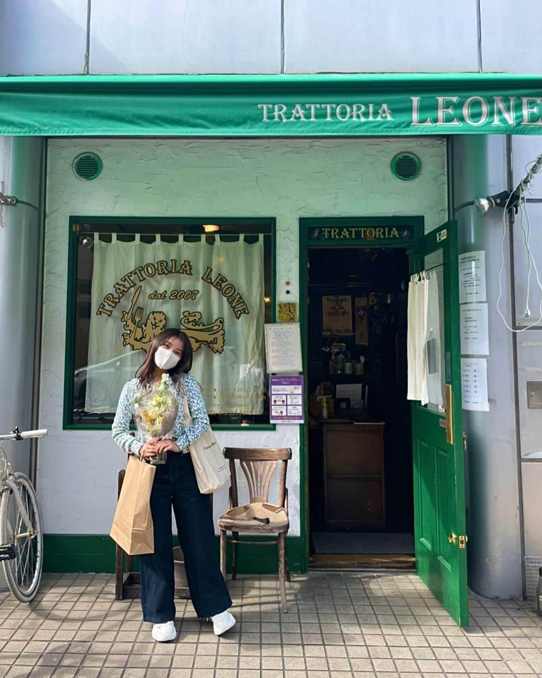 山尾梨奈のインスタグラム：「〻 トスカーナの郷土料理が食べられるイタリアン🇮🇹. . 辿り着いてまず外観にときめいて、 お店に入るとすぐに美味しい匂いがするので お料理を食べる前から幸せを味わえました🤤🍽 写真はランチセットになります。 ディナーのお料理も是非食べてみたい💭. . . GW如何お過ごしですか？私は結構退屈🥱 暇さえあれば断捨離してしまうので一生懸命我慢してます 載せ忘れてた写真がいくつかあるので #過去pic になりますがまた載せていきます。 新しい写真が全然ないので🦎☁️ . . #kyoto #京都グルメ #京都ランチ #京都ディナー #京都イタリアン #四条グルメ #四条ランチ #四条ディナー #四条イタリアン #trattorialeone #トラットリアレオーネ #トスカーナ #トスカーナ料理 #code #ootd #fashion #147cm #147cmコーデ #低身長コーデ #携帯式コーデ #zara #ドライフラワー #1eretage #過去pic」