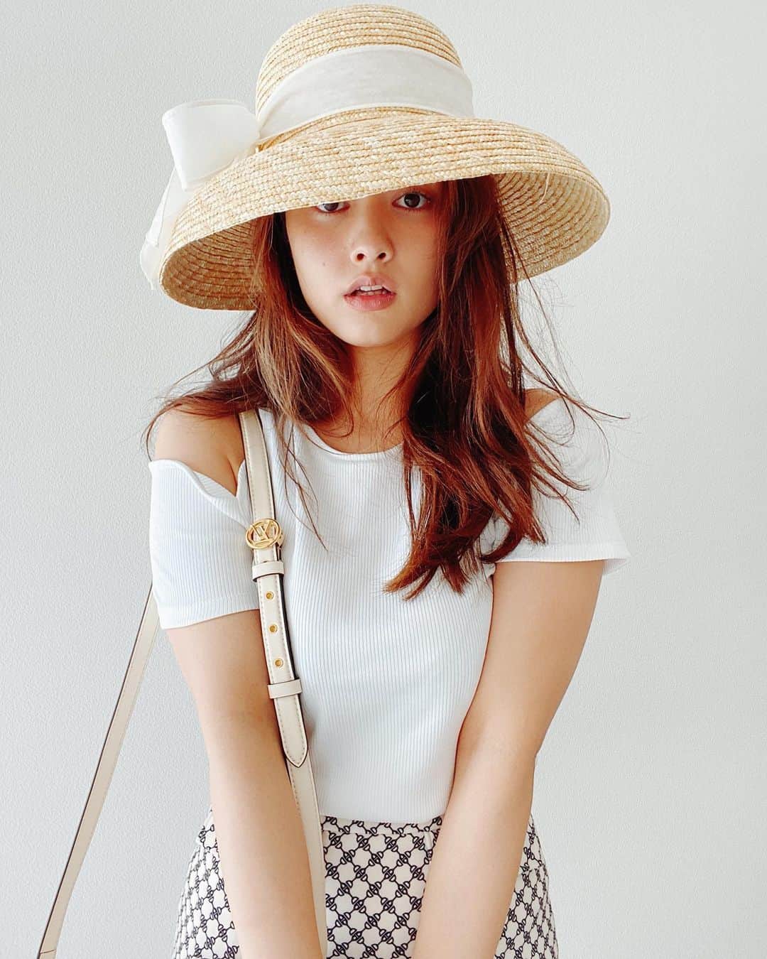 のインスタグラム：「Hello 5月さん💖 夏への準備も着々と。。。🤤  明日は何するのん？ おやすみなさい😴 Bag @louisvuitton 👒　@epineofficial」