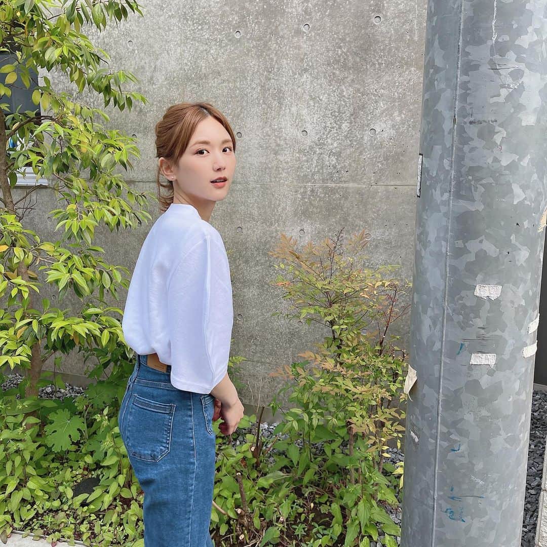 ひよんのインスタグラム：「🌼👖 ㅤㅤㅤㅤㅤㅤㅤㅤㅤㅤㅤㅤㅤ ザ！꾸안꾸(クアンク)コーデ💓 シンプルだけどいい感じに見えるお洋服がすき☺️❣️ ㅤㅤㅤㅤㅤㅤㅤㅤㅤㅤㅤㅤㅤ トップスは昨日から発売されたTシャツだよ😆 昨日YouTubeのライブ配信でも言ったけど、 5/16まで新作&旧作の最大50%OFFセールしてるから サイト見にいってみてね😍🌈 ㅤㅤㅤㅤㅤㅤㅤㅤㅤㅤㅤㅤㅤ #9unq #クアンク #ひよん #ひよん服」