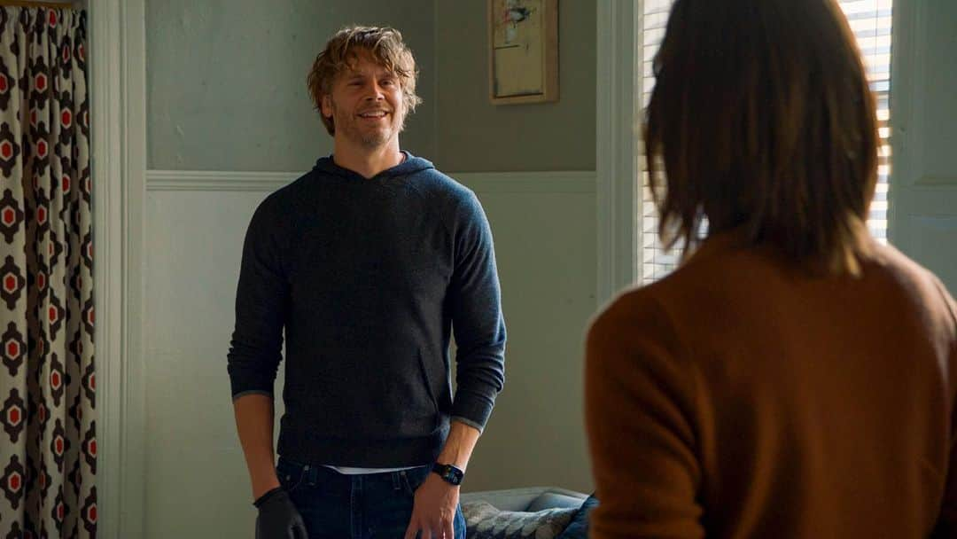 エリック・クリスチャン・オルセンのインスタグラム：「When you've lost the moral high-ground so you just smile to compensate for your nonsensical shammockery. Deeks. Sweet sweet Deeks. New @ncisla episode tonight.」