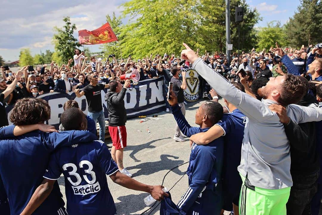 ローラン・コシールニーのインスタグラム：「+ 3 ✅ @girondins  💪🏼」