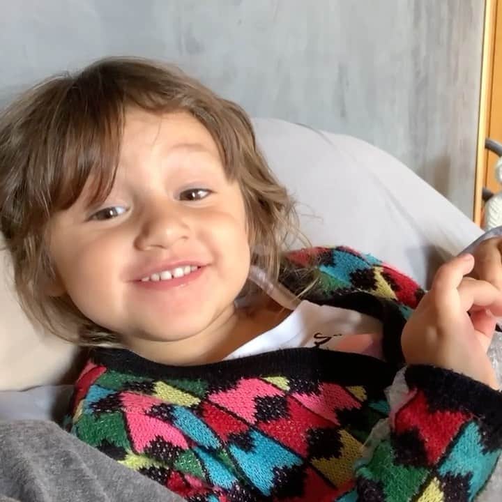 Yanna Lavigne 稲垣アンのインスタグラム：「Quando chega a encomenda, mas cheio de plástico e mini embrulhos... Quem mais se identifica?」