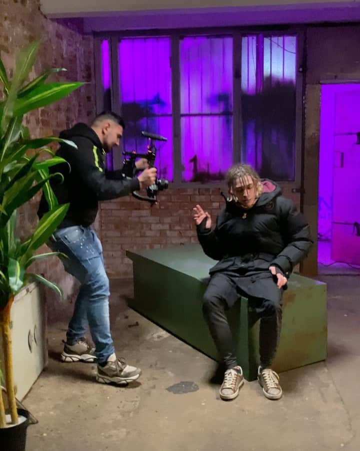 Bars and Melodyのインスタグラム：「BTS from the henny music video 🚀 let us know in the comments what you think of the video 🚀💯💎 big love for the support so far KEEP STREAMING 🔥」