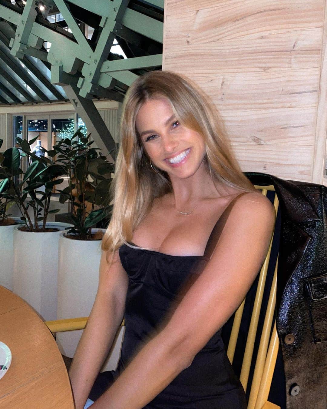 ナタリー・ジェーン・ローザーのインスタグラム：「Last Nite *julian Casablancas voice* 🎶✨ Dinner & Drinks at @alibisydney @ovolohotels   #ovolowoolloomooloo」