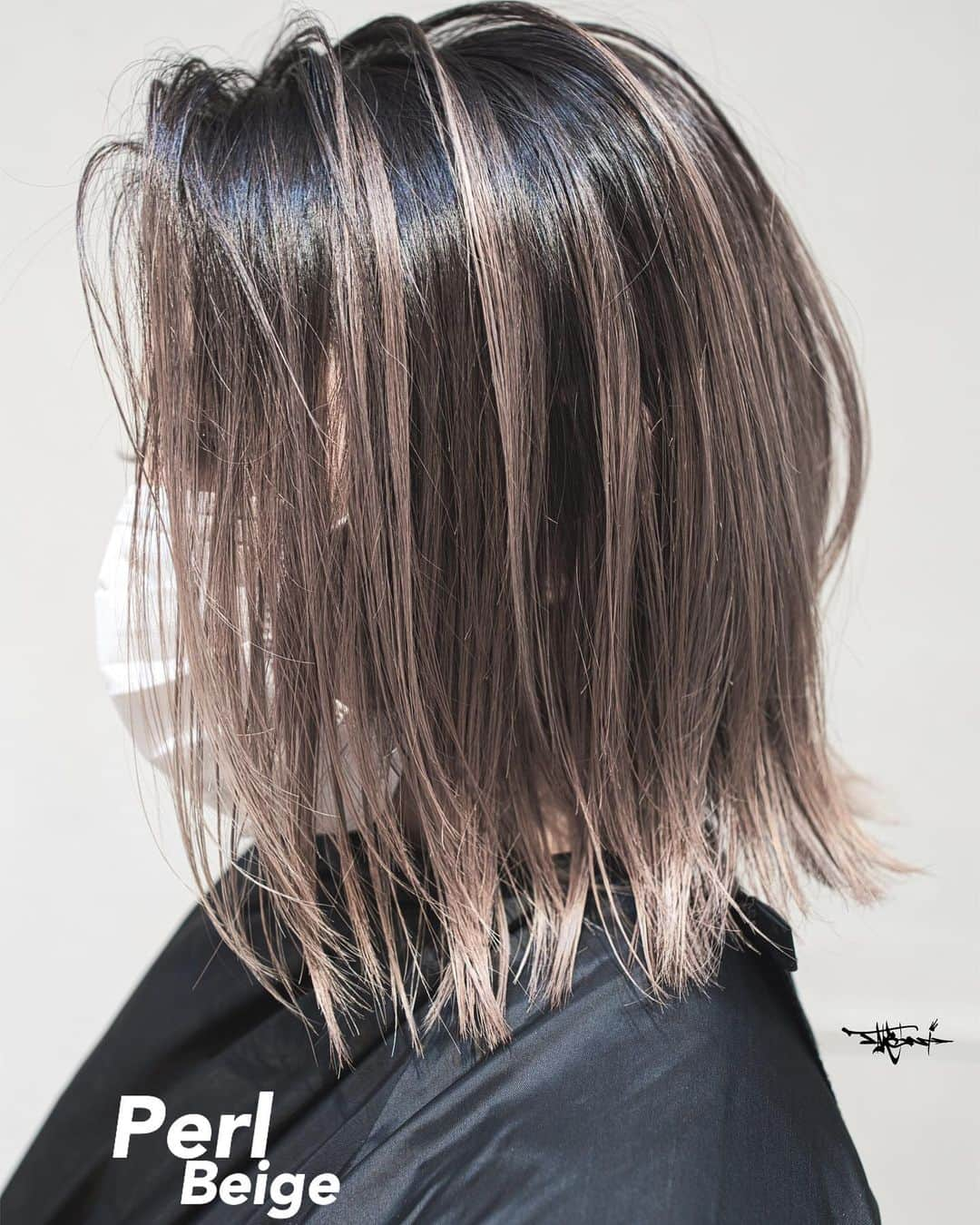 Takemi Yoshiokaさんのインスタグラム写真 - (Takemi YoshiokaInstagram)「【Balayage】  青山・表参道エリア 【大人バレイヤージュカラー】 本場海外感のでるヘアカラー  デザインも◎ですが、 今のご時世根本の髪がのびても気にならない。 ※白髪にも対応出来ます。ご相談下さい。 ・ #スジ感バレイヤージュ #スジ感ハイライト  #白髪染めに見えない白髪染め  ・ ◆ブリーチの強さを毛先と根元で分けています。 なので痛みは少ないです。 ◆必要に応じてケアブリーチを勧めます。 ・ BEBE 表参道 東京都港区南青山4-26-16miroom南青山B1F  ◆予約はプロフィールのURLからお願いします。  #バレイヤージュ  #コントラストハイライト #オンブレ #海外カラー #バレイヤージュカラー #グレージュカラー #外人風 #hairday #omotesando #港区ママ #ワンレンボブ #TAKEMI #美容室 #外国人風カラー #aoyama #balayage #ボブ #青山#広尾#白髪染め　#シャグヘアスタイル #表参道カフェ #表参道映え　#highlightshair #シャドールーツ」5月3日 17時54分 - takemi12mg