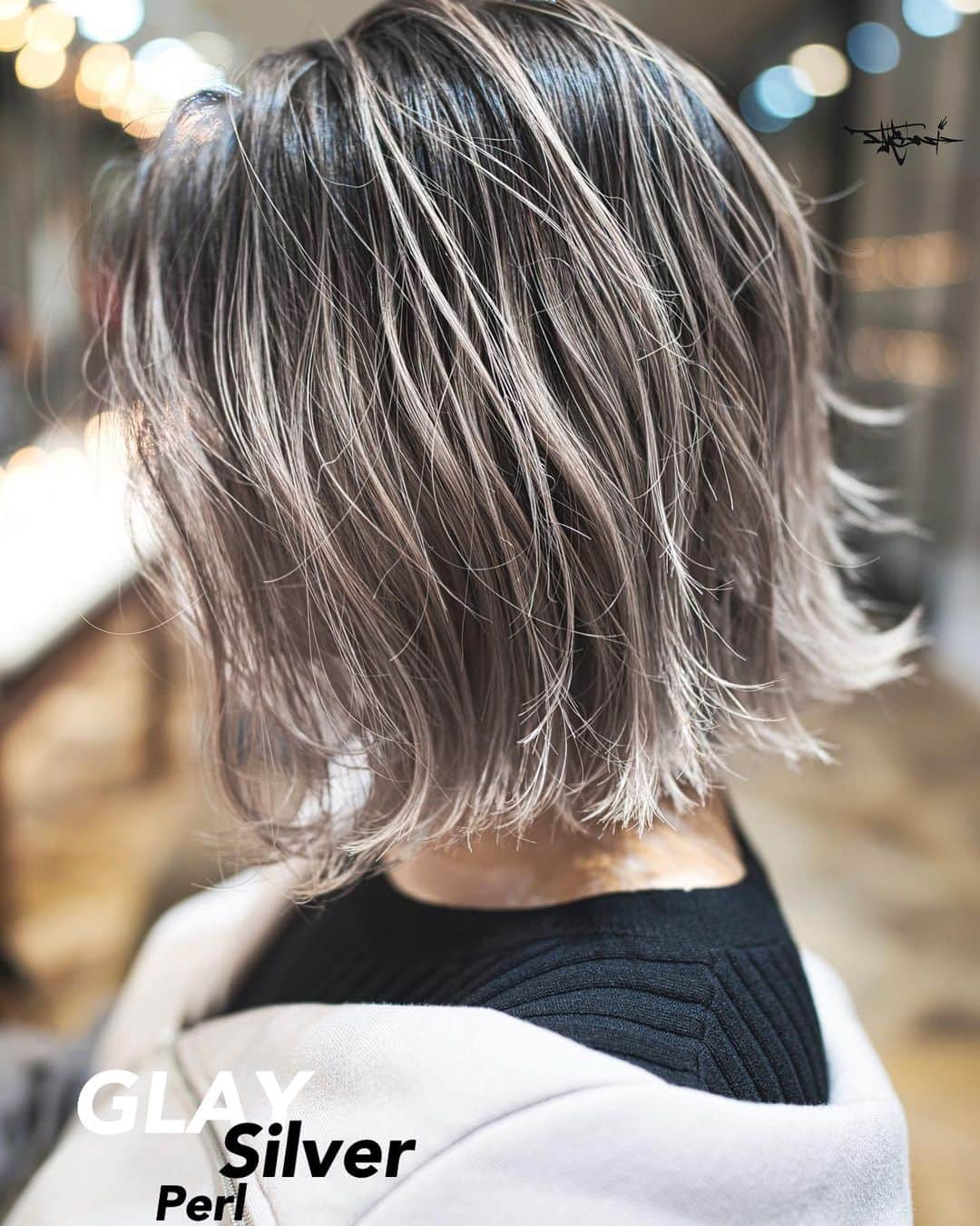 Takemi Yoshiokaさんのインスタグラム写真 - (Takemi YoshiokaInstagram)「【Balayage】  青山・表参道エリア 【大人バレイヤージュカラー】 本場海外感のでるヘアカラー  デザインも◎ですが、 今のご時世根本の髪がのびても気にならない。 ※白髪にも対応出来ます。ご相談下さい。 ・ #スジ感バレイヤージュ #スジ感ハイライト  #白髪染めに見えない白髪染め  ・ ◆ブリーチの強さを毛先と根元で分けています。 なので痛みは少ないです。 ◆必要に応じてケアブリーチを勧めます。 ・ BEBE 表参道 東京都港区南青山4-26-16miroom南青山B1F  ◆予約はプロフィールのURLからお願いします。  #バレイヤージュ  #コントラストハイライト #オンブレ #海外カラー #バレイヤージュカラー #グレージュカラー #外人風 #hairday #omotesando #港区ママ #ワンレンボブ #TAKEMI #美容室 #外国人風カラー #aoyama #balayage #ボブ #青山#広尾#白髪染め　#シャグヘアスタイル #表参道カフェ #表参道映え　#highlightshair #シャドールーツ」5月3日 17時54分 - takemi12mg