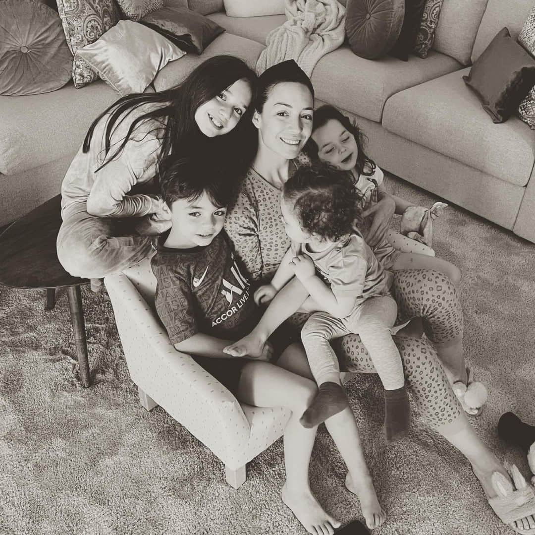 アンナ・オルティス（イニエスタの妻）のインスタグラム：「Lo verdaderamente importante ❤️!!#ravapas💫 #gracias @andresiniesta8」
