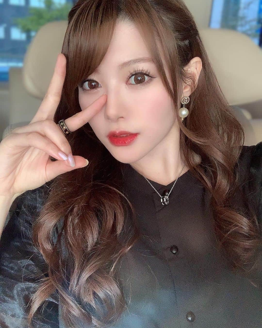のインスタグラム：「おはよう☀ みんなはどんなGW過ごしてるの？ 私はしっかり稼働中です👊🏻✨ . it's Golden Week now! ★ but I'm stil working ;-P . #相沢みなみ  #gw #ゴールデンウィーク」